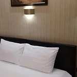 Deluxe Center Apartment