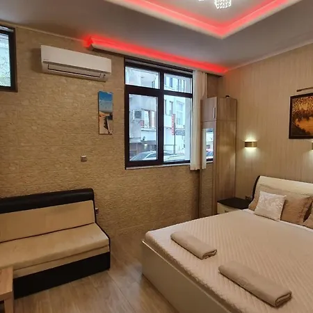Апартамент Deluxe Center Бургас