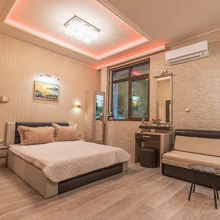 Deluxe Center *