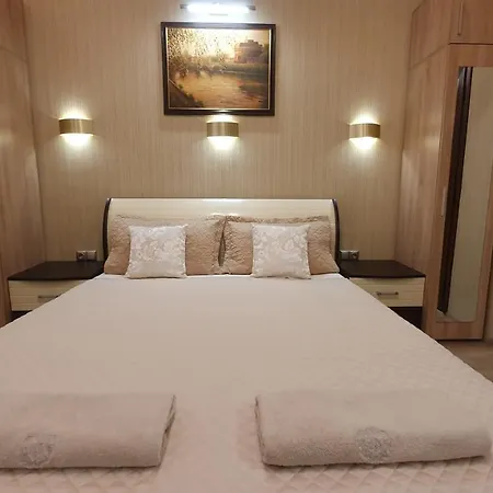 Deluxe Center Apartment